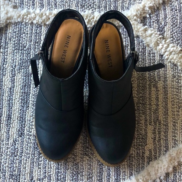 Nine West cut out booties - Picture 2 of 6